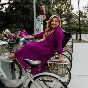 Slightly used/good condition, photoshoot I did to show the flow of dress